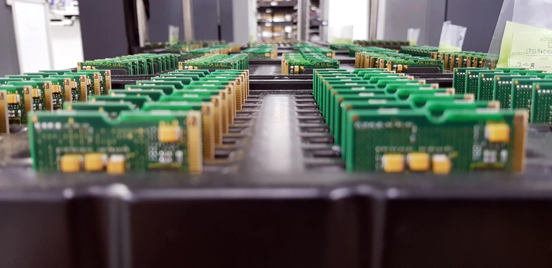 Сильноточная печатная плата на медной основе емкостью 3 унции | 4.0Толщина мм, со ступенчатым отверстием & Лечение ОСП - Превосходное управление температурным режимом - УГКПБ